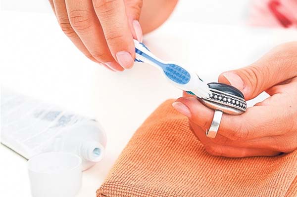 công dụng “vi diệu” của kem đánh răng