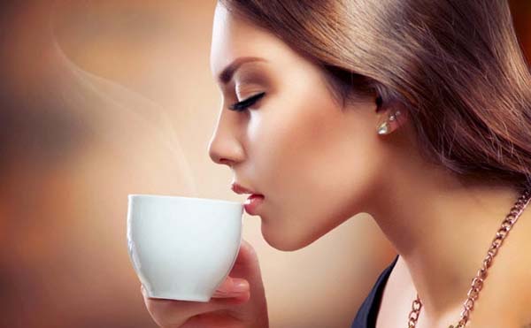 cà phê làm thâm môi