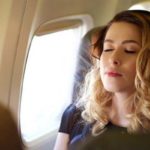 Tại sao không nên ngủ khi máy bay cất hoặc hạ cánh?