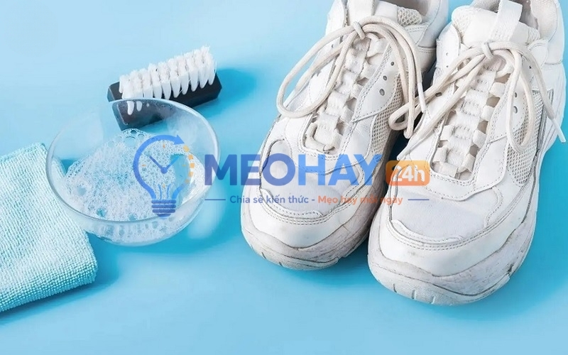 Hướng dẫn giặt giày trắng không bị ố vàng tại nhà